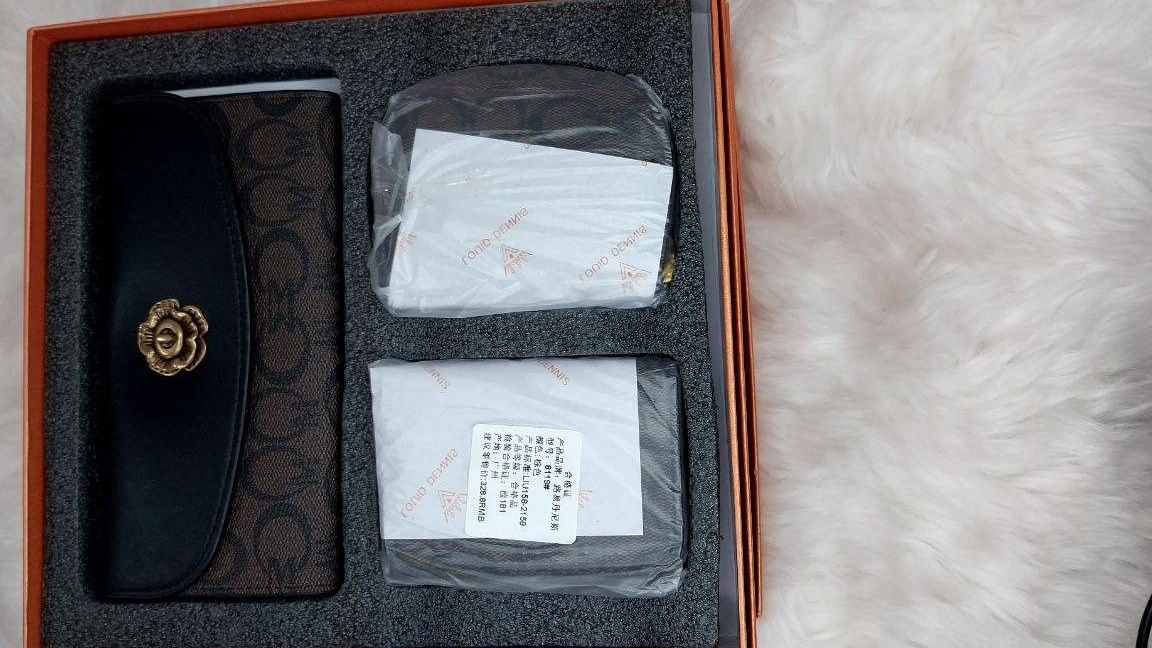 PREMIUM QUALITY WALLETS FOR HER